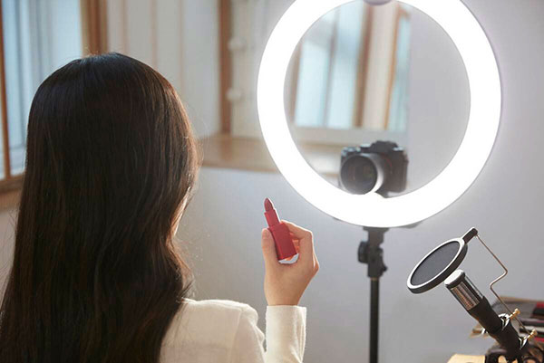 20260301151932-69a45904781a4.jpg 抖音小店和橱窗哪个更赚钱